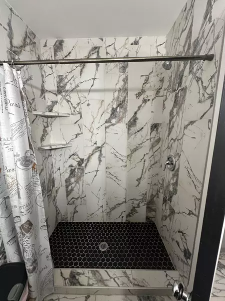 Coliving in Hickory Grove - East Charlotte, Charlotte