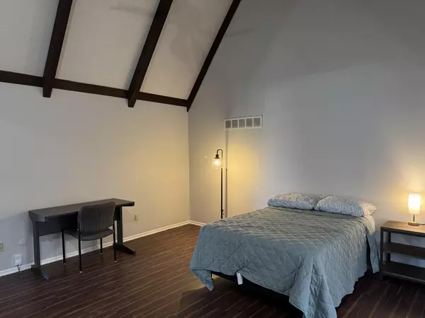 Coliving in Blue Springs - Outer KCMO, Kansas City