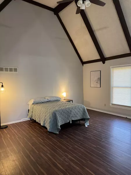 Coliving in Blue Springs - Outer KCMO, Kansas City