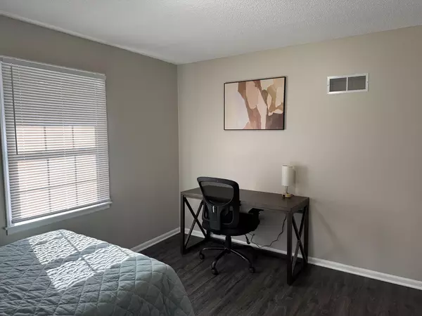 Coliving in Blue Springs - Outer KCMO, Kansas City