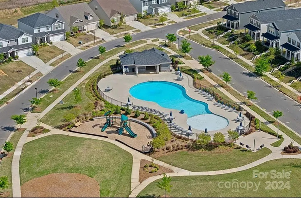 Coliving in Huntersville - North Charlotte, Charlotte