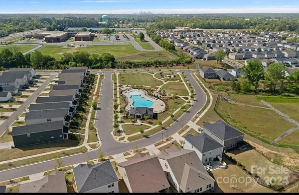 Coliving in Huntersville - North Charlotte, Charlotte