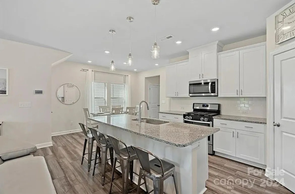 Coliving in Huntersville - North Charlotte, Charlotte
