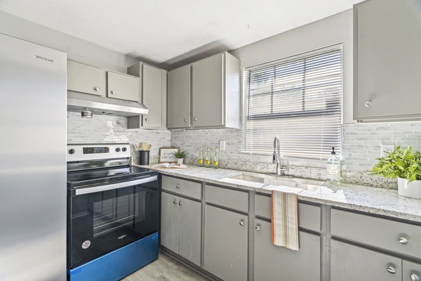 Coliving in Live Oaks Square - East Tampa, Tampa