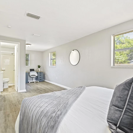 Coliving in Live Oaks Square - East Tampa, Tampa