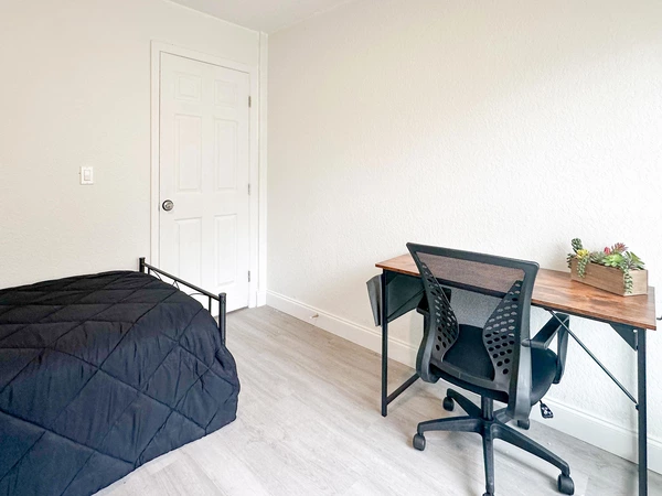 Coliving in Live Oaks Square - East Tampa, Tampa