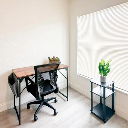 Coliving in Live Oaks Square - East Tampa, Tampa