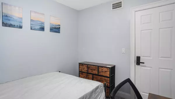 Coliving in Grant Park Tampa - East Tampa, Tampa