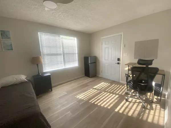 Coliving in College Park JAX - Northside, Jacksonville