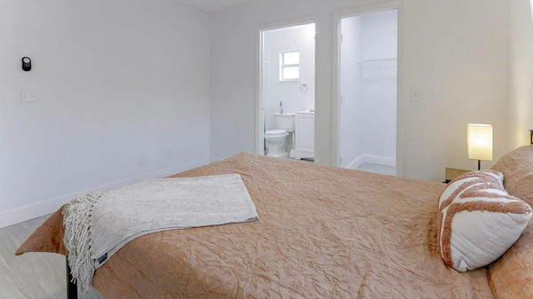 Coliving in Live Oaks Square - East Tampa, Tampa