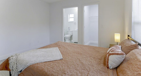 Coliving in Live Oaks Square - East Tampa, Tampa