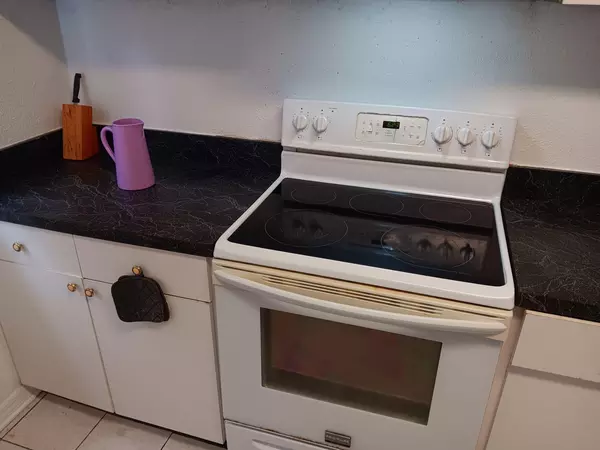 Coliving in Town 'n' Country - West Tampa, Tampa