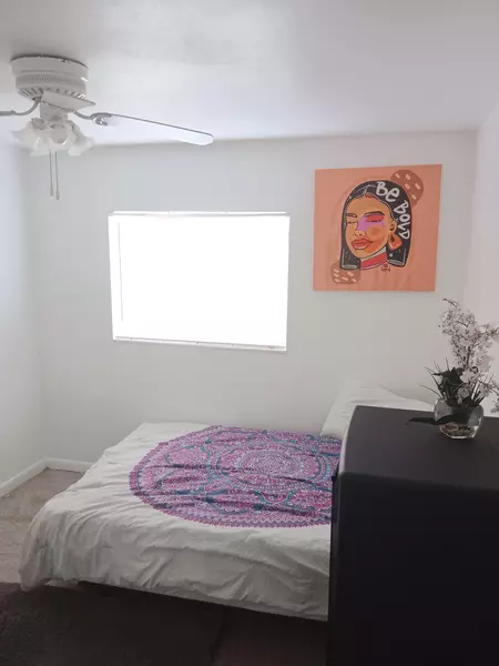 Coliving in Town 'n' Country - West Tampa, Tampa