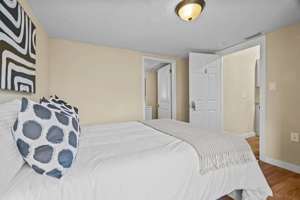 Coliving in Live Oaks Square - East Tampa, Tampa