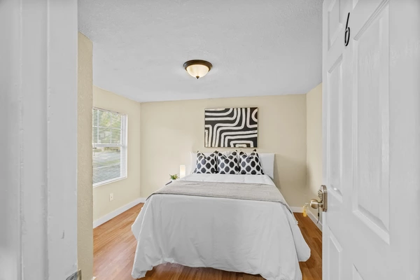 Coliving in Live Oaks Square - East Tampa, Tampa