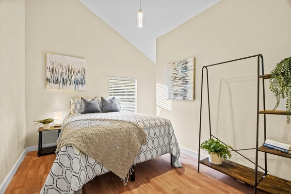 Coliving in Live Oaks Square - East Tampa, Tampa