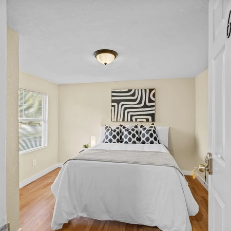 Coliving in Live Oaks Square - East Tampa, Tampa