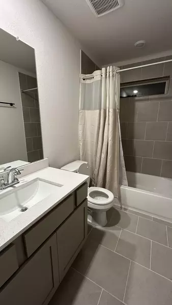 Coliving in The Woodlands - Nw Houston, Houston