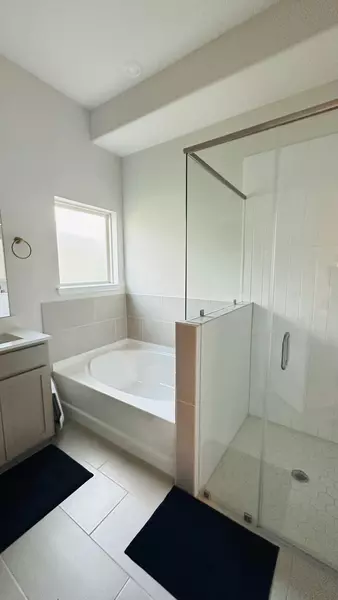 Coliving in The Woodlands - Nw Houston, Houston