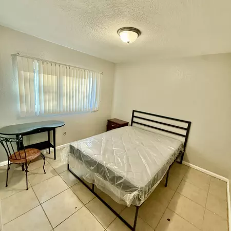 Coliving in Live Oaks Square - East Tampa, Tampa