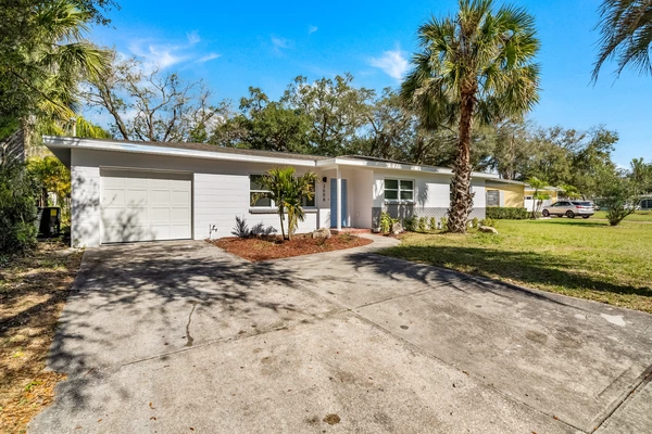 Coliving in Live Oaks Square - East Tampa, Tampa