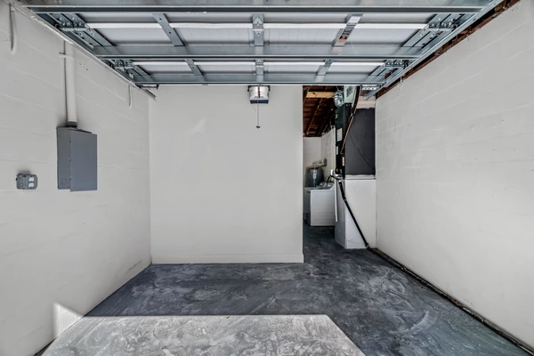 Coliving in Live Oaks Square - East Tampa, Tampa