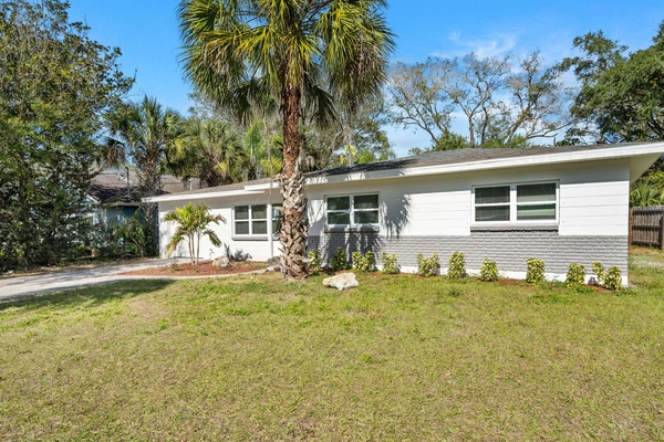 Coliving in Live Oaks Square - East Tampa, Tampa