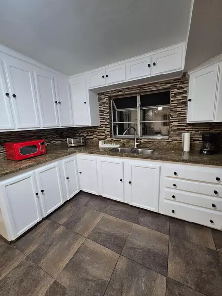 Coliving in Arleta - San Fernando Valley, Los Angeles