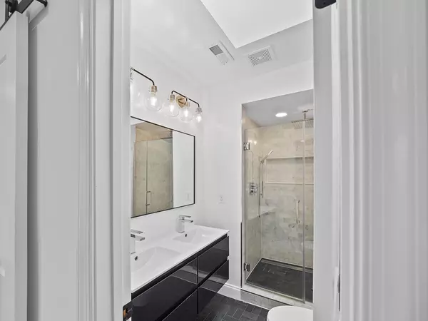 4 bedrooms apartment for rent in Brightwood Park - NW DC, Washington DC