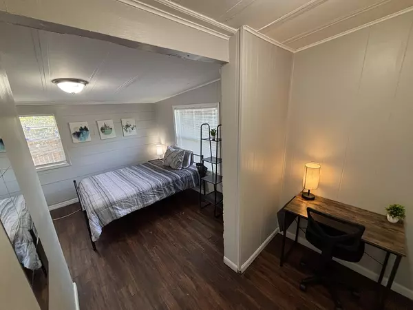 Coliving in Cedar Hills - Westside, Jacksonville