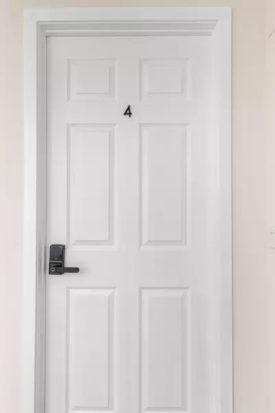 Coliving in Cathedral City - Inland Empire, Los Angeles