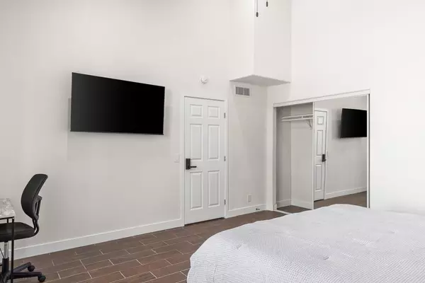 Coliving in Cathedral City - Inland Empire, Los Angeles