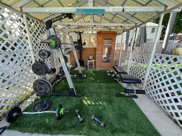 Coliving in Palm Springs - Palm Beach County, Miami