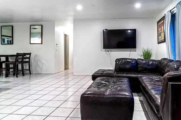 Coliving in Palm Springs - Palm Beach County, Miami