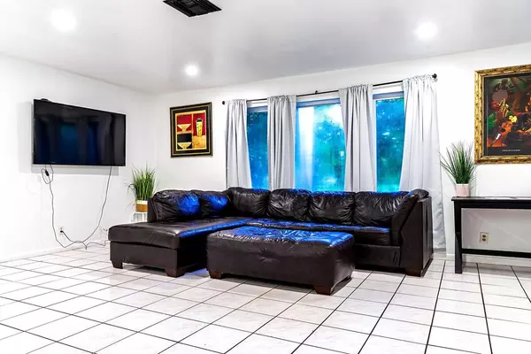 Coliving in Palm Springs - Palm Beach County, Miami