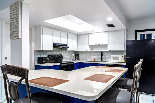 Coliving in Palm Springs - Palm Beach County, Miami