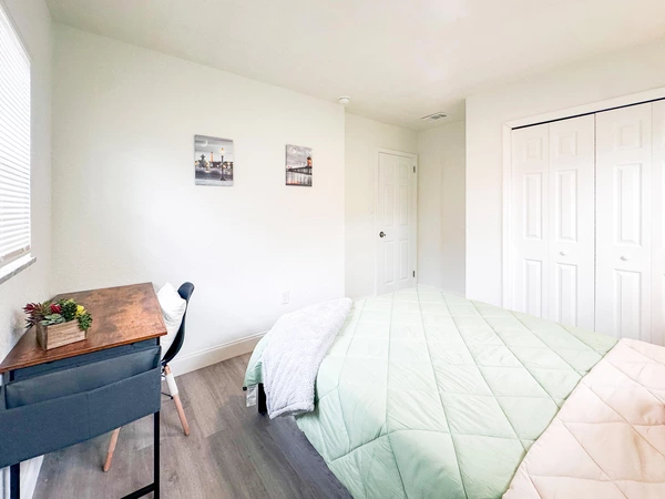 Coliving in Live Oaks Square - East Tampa, Tampa