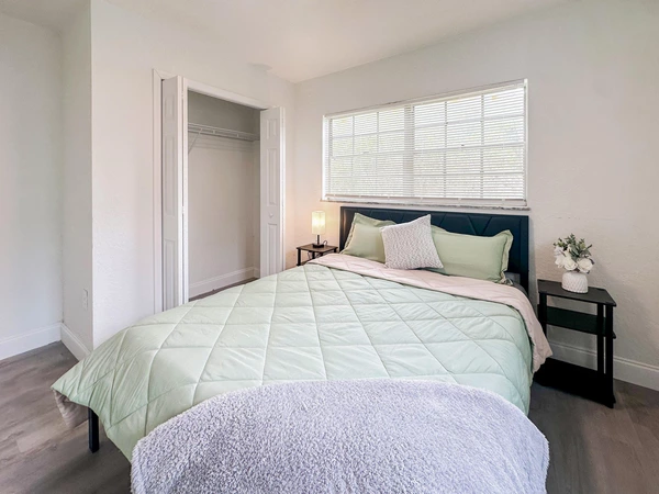 Coliving in Live Oaks Square - East Tampa, Tampa
