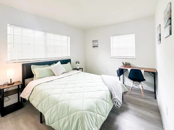 Coliving in Live Oaks Square - East Tampa, Tampa