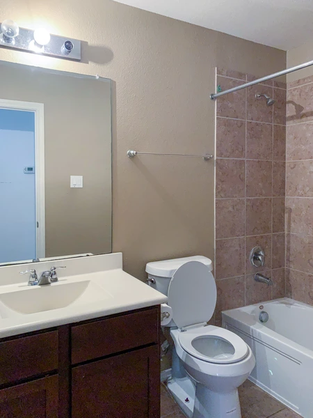 Coliving in Greater Greenspoint - Ne Houston, Houston
