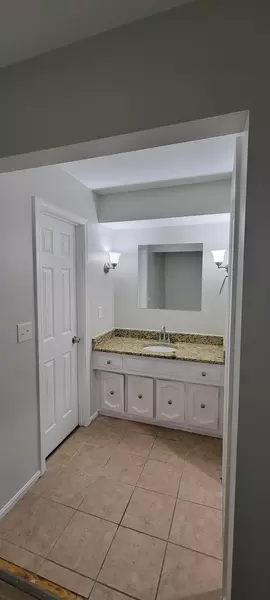 Coliving in Blue Springs - Outer KCMO, Kansas City