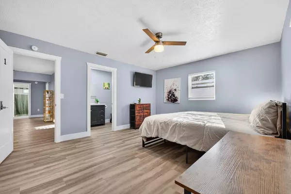 Coliving in Live Oaks Square - East Tampa, Tampa