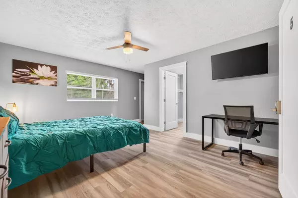 Coliving in Live Oaks Square - East Tampa, Tampa