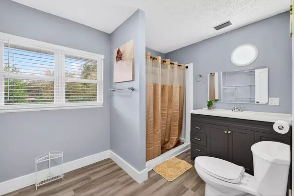Coliving in Live Oaks Square - East Tampa, Tampa