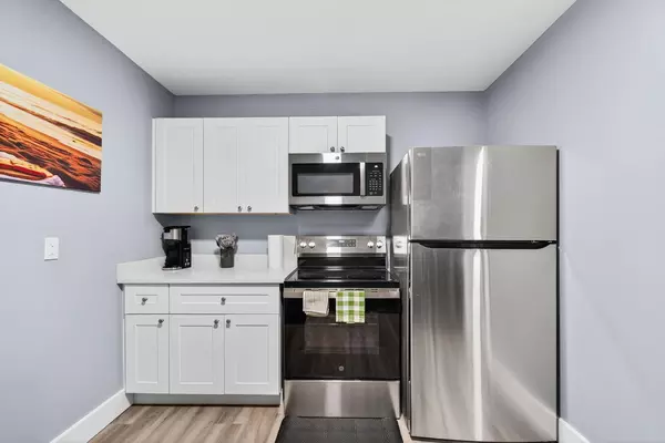 Coliving in Live Oaks Square - East Tampa, Tampa