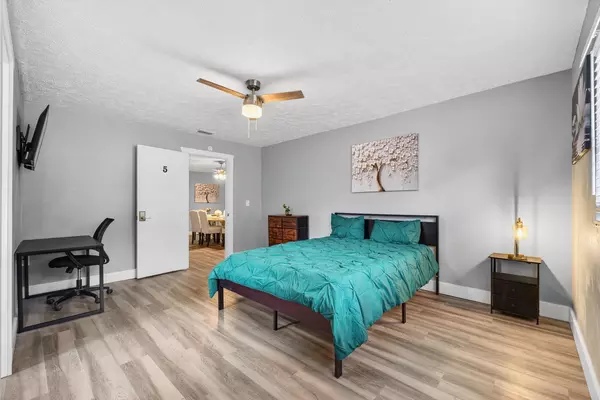 Coliving in Live Oaks Square - East Tampa, Tampa
