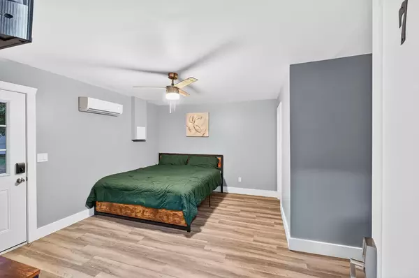 Coliving in Live Oaks Square - East Tampa, Tampa