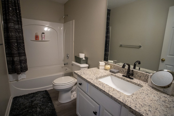 Coliving in Oakdale - North Charlotte, Charlotte