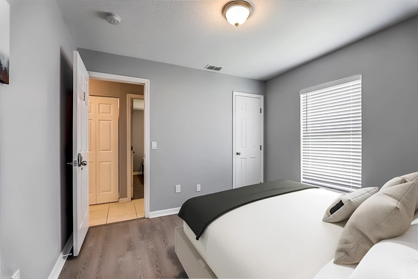 Coliving in Live Oaks Square - East Tampa, Tampa