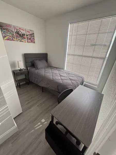 Coliving in Live Oaks Square - East Tampa, Tampa